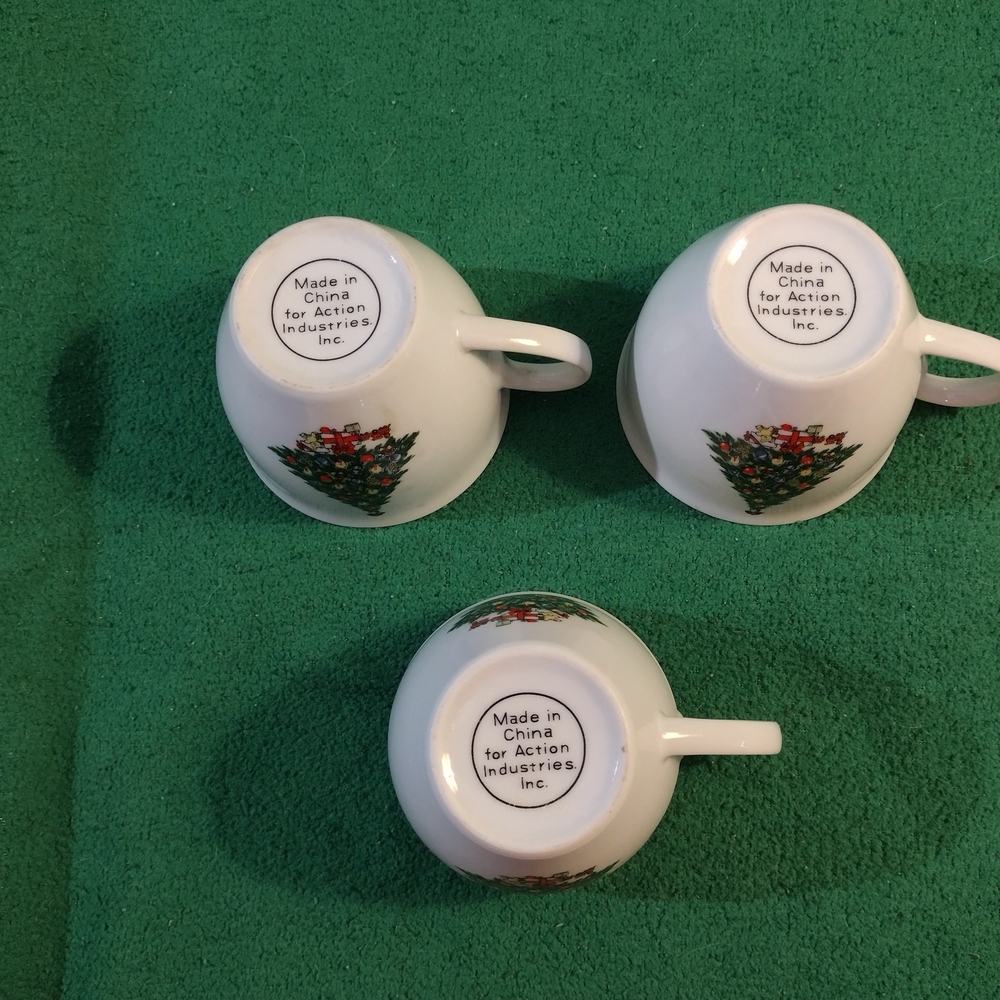 Festive Christmas Tree Mugs - Set of 3 - Picture 5 of 7